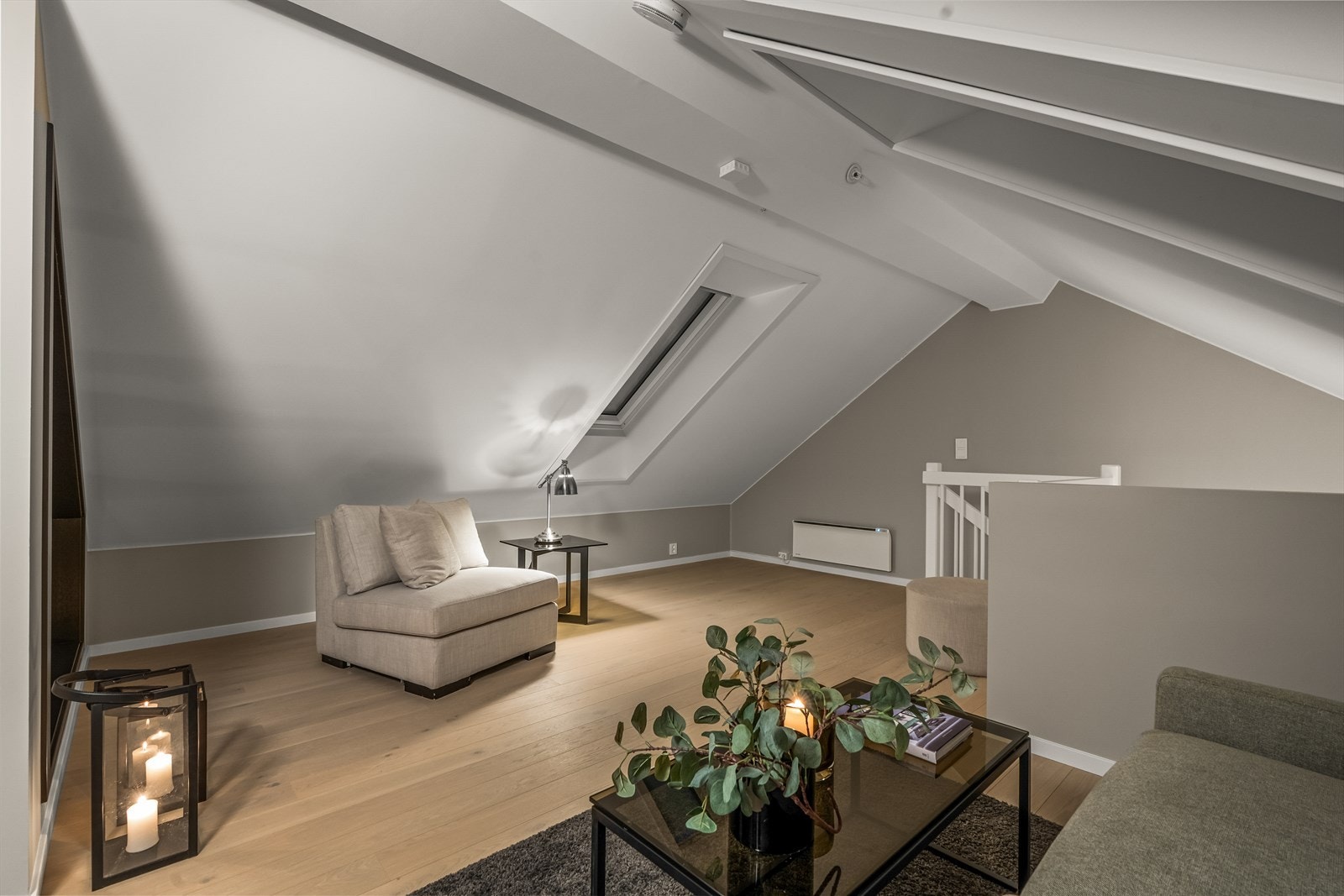 Rommet har gode møbleringsmuligheter og egner seg utmerket til for eksempel tv-stue, hjemmekontor eller treningsrom Galleribilde