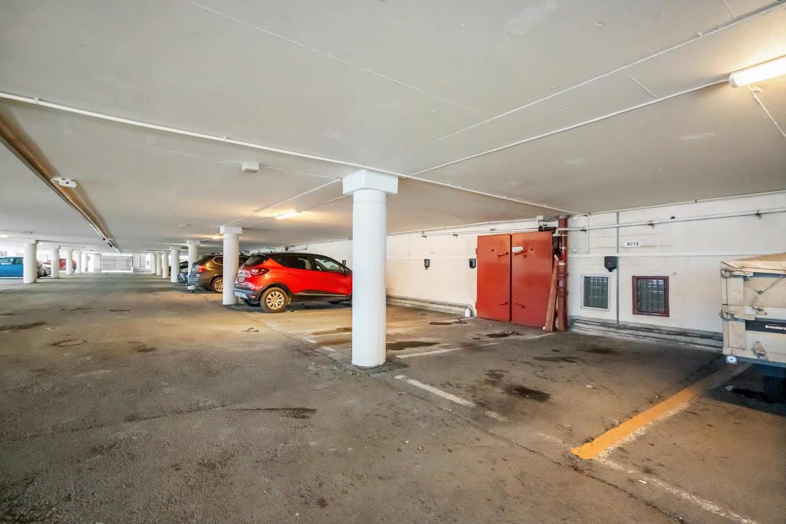 Leiligheten disponerer fast garasjeplass med elbillader i felles garasjeanlegg. Galleribilde