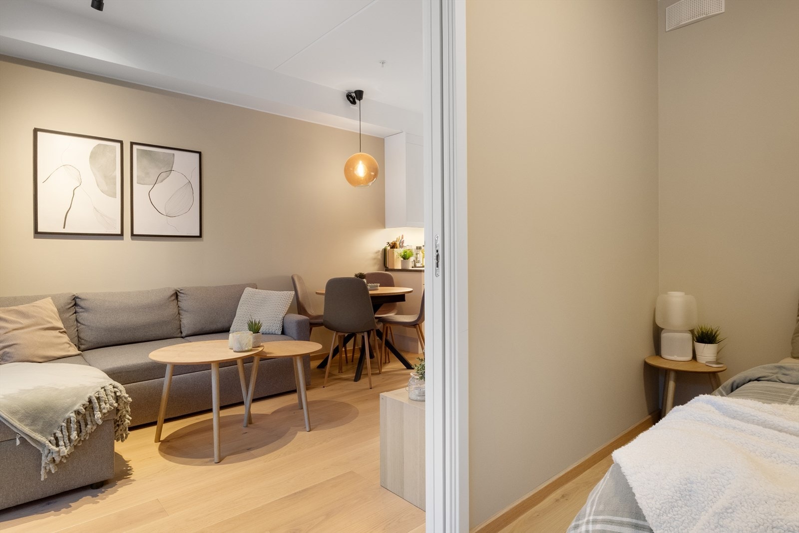 Soverommet nås fra stuen og har en god og funksjonell utforming. Galleribilde