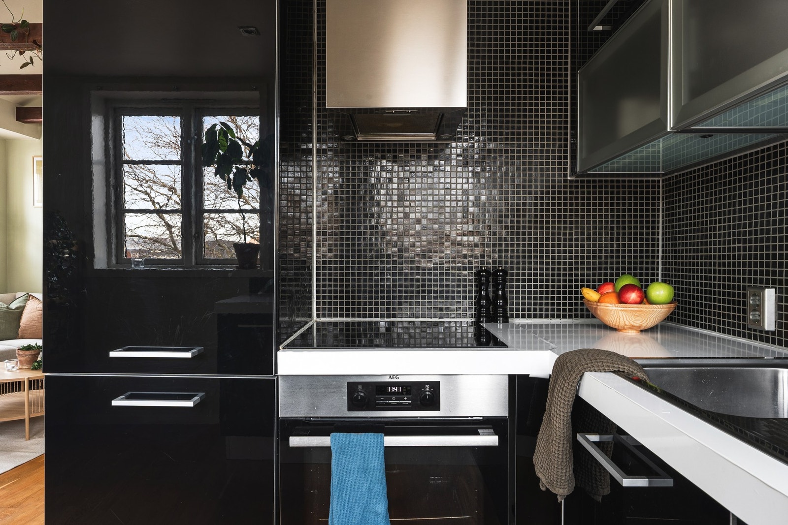 De integrerte hvitevarene på kjøkkenet medfølger handelen. Galleribilde