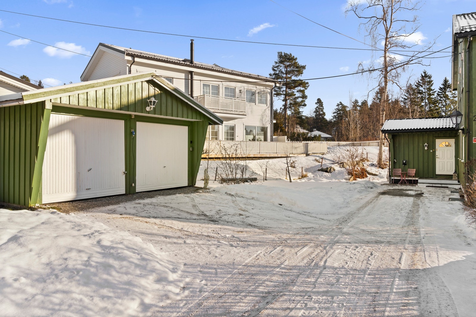 Garasjeplass til snr. 1 og snr. 2 Galleribilde