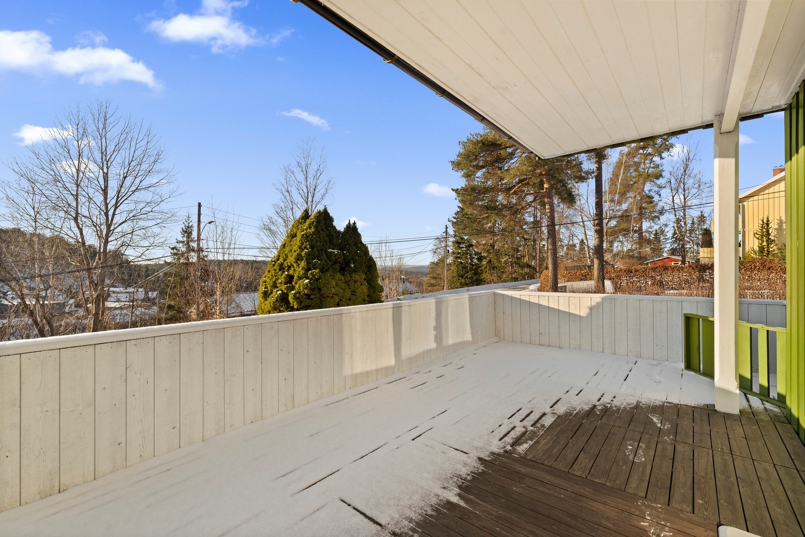 God plass til utemøbler, grill og beplantning. Galleribilde