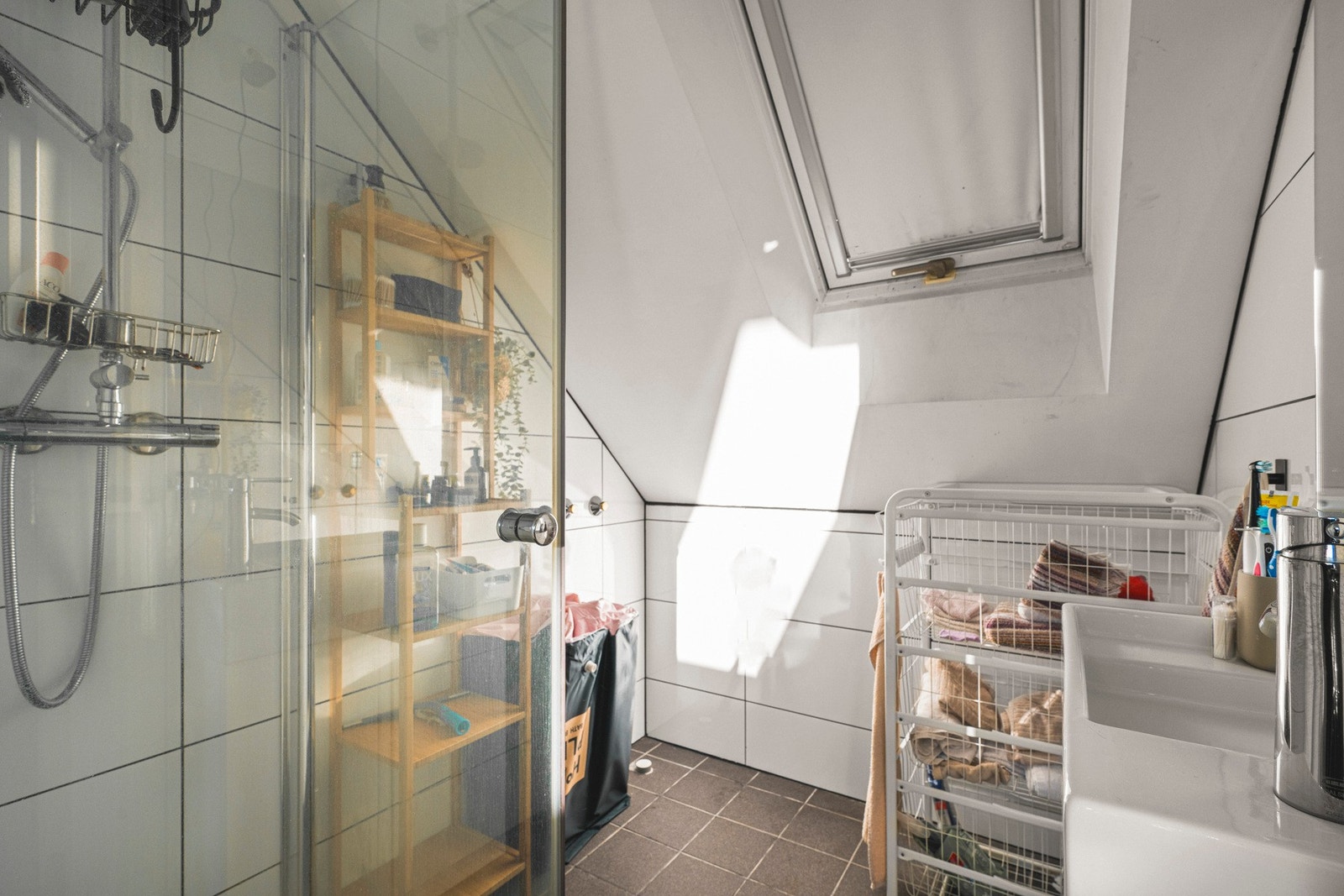 - Bad fra 2014 med flislagte overflater - Galleribilde