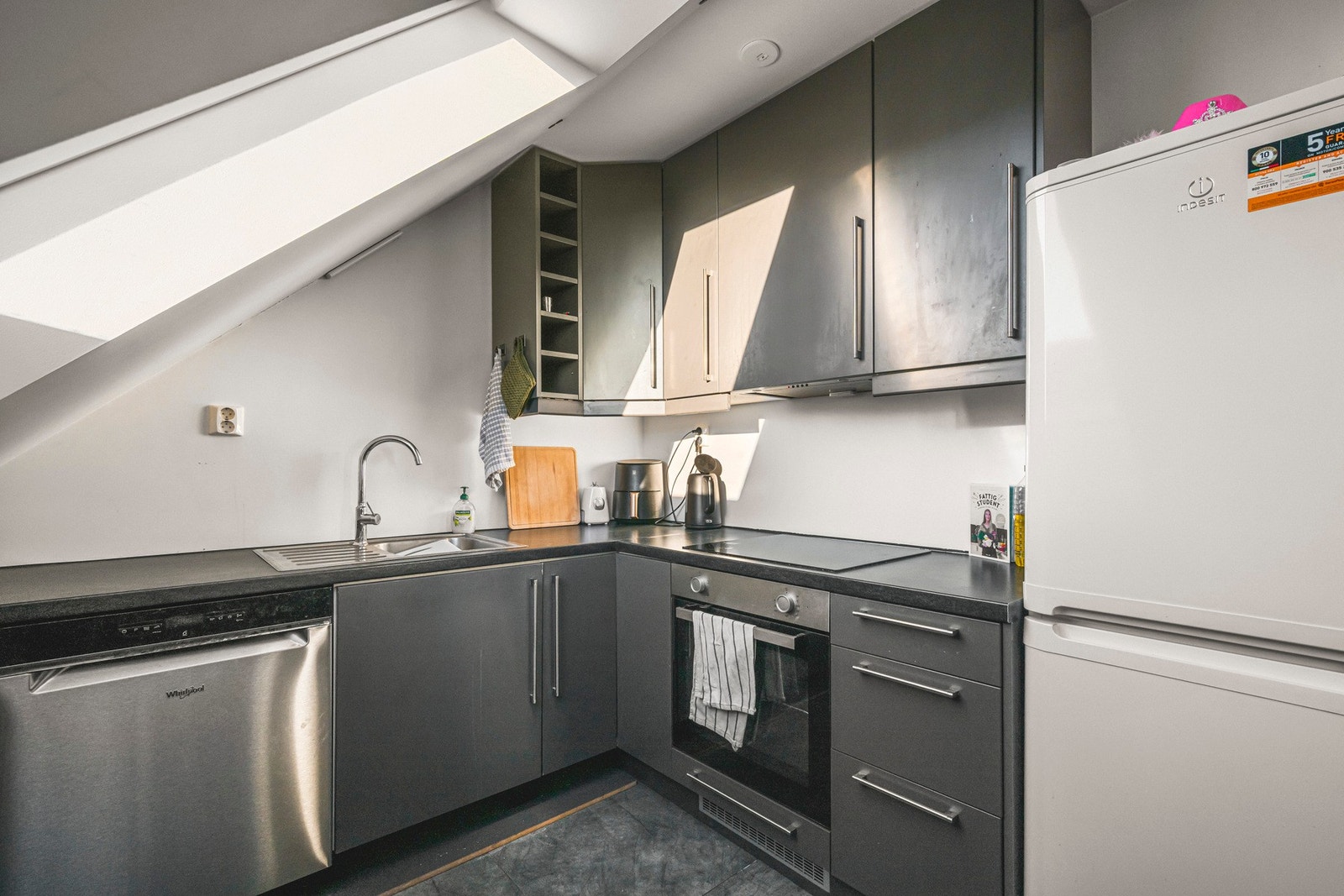 - Frittstående kjøleskap medfølger - Galleribilde