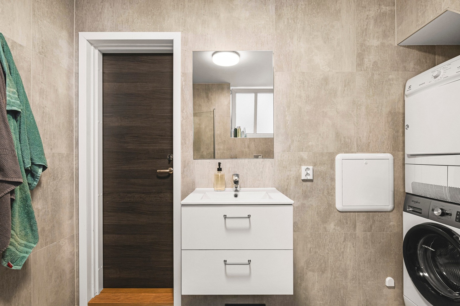 - Det er opplegg for vaskemaskin og tørketrommel - Galleribilde