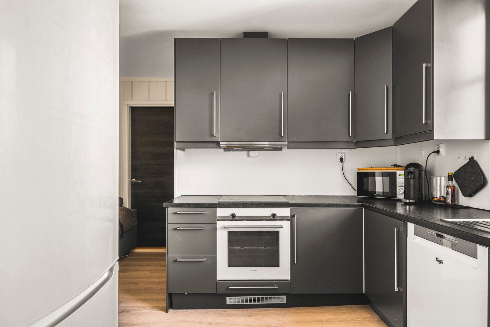 - Frittstående kjøleskap medfølger - Galleribilde