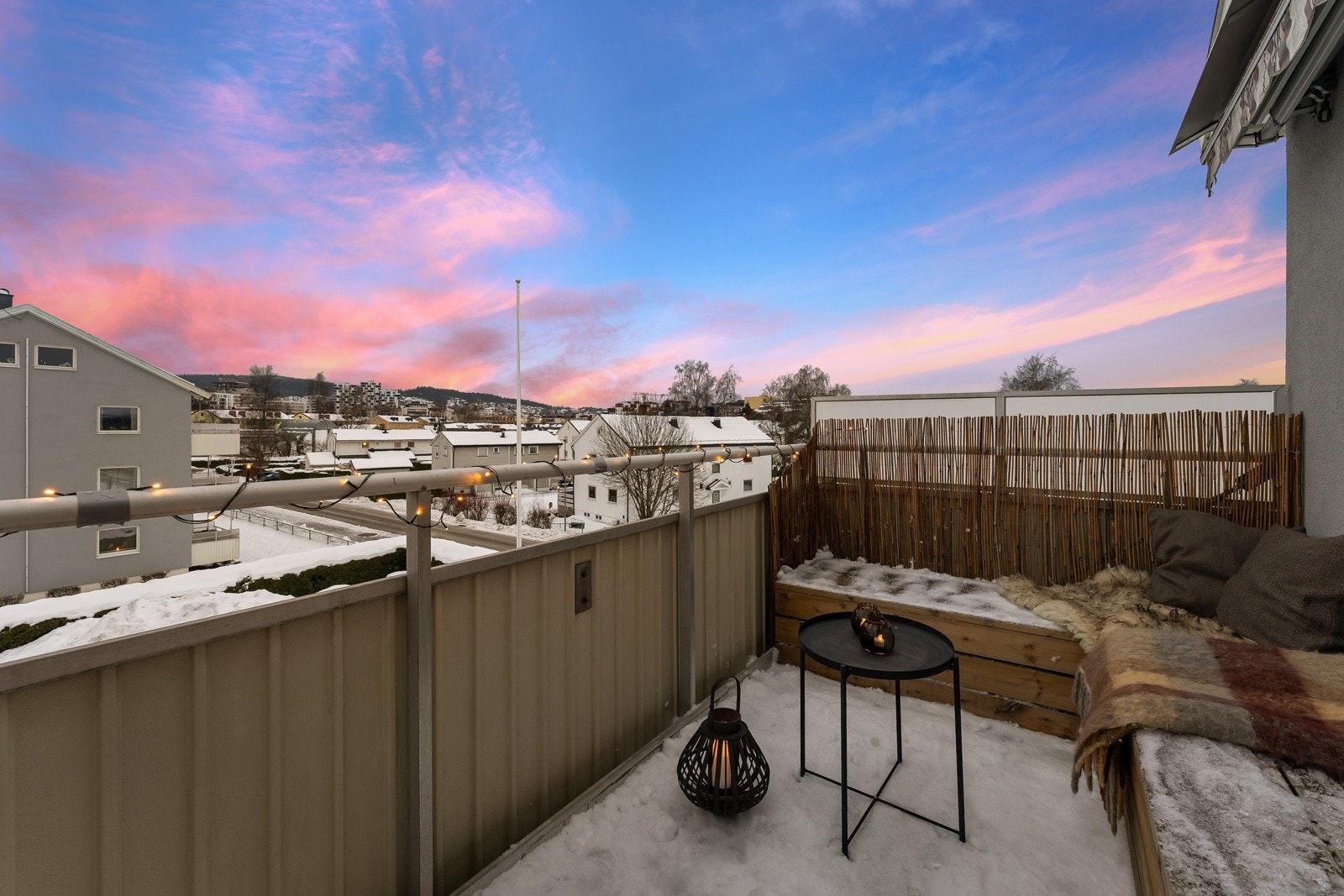 Flott topp- og hjørneleilighet med sol og utsikt. Galleribilde