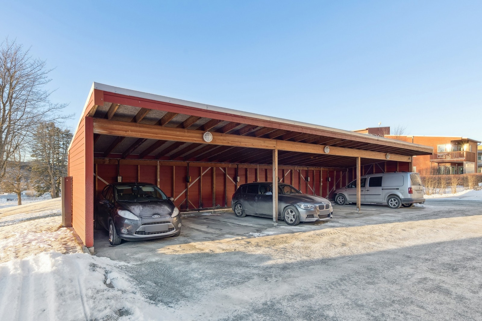 Carportplass med opplegg for el-billader Galleribilde