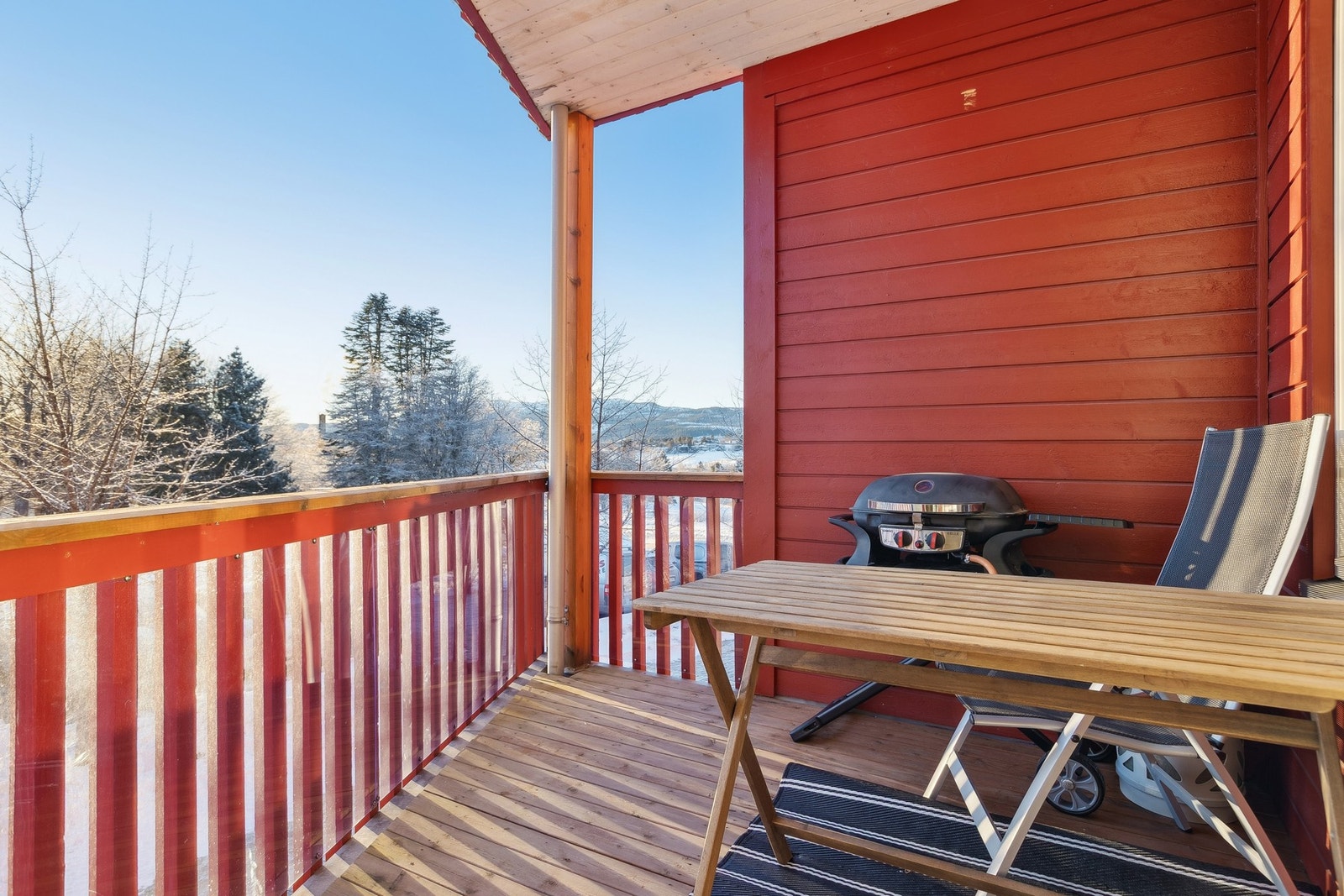 Flott balkong med overbygd Galleribilde