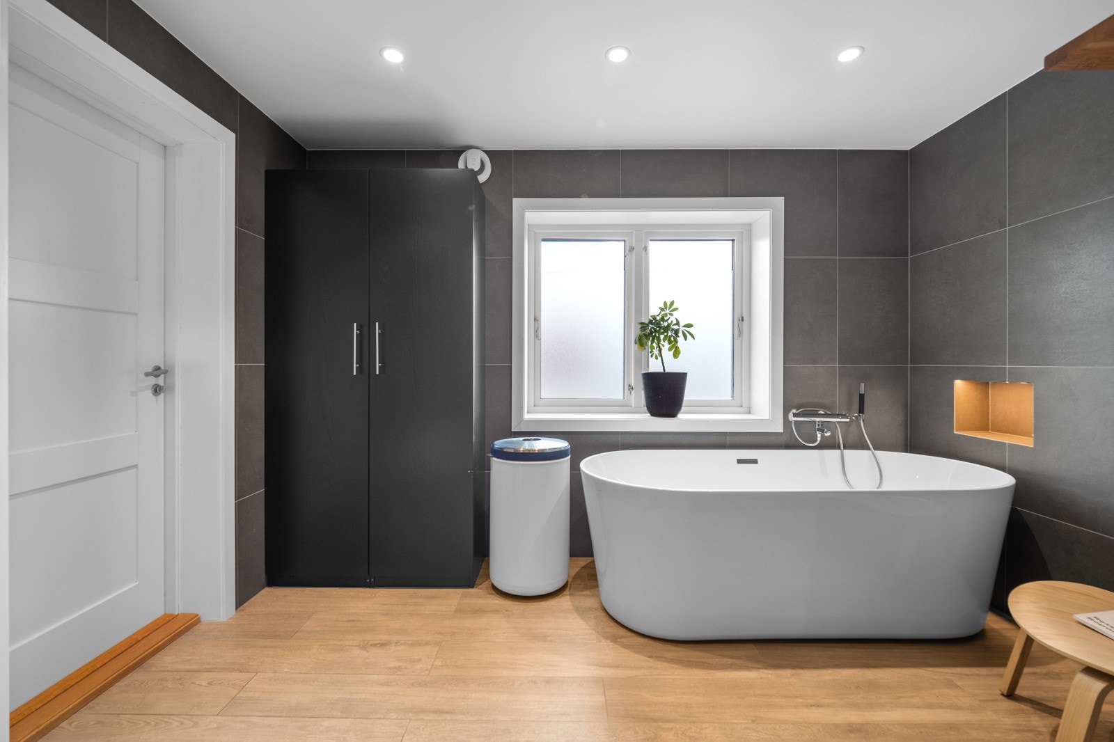 Legg merke til flisene på gulvet Galleribilde