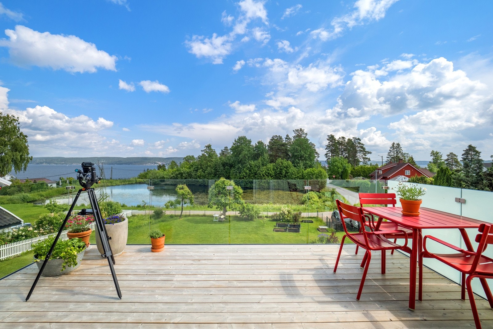 Utgang fra kjøkkenet til balkong med fantastisk utsikt Galleribilde