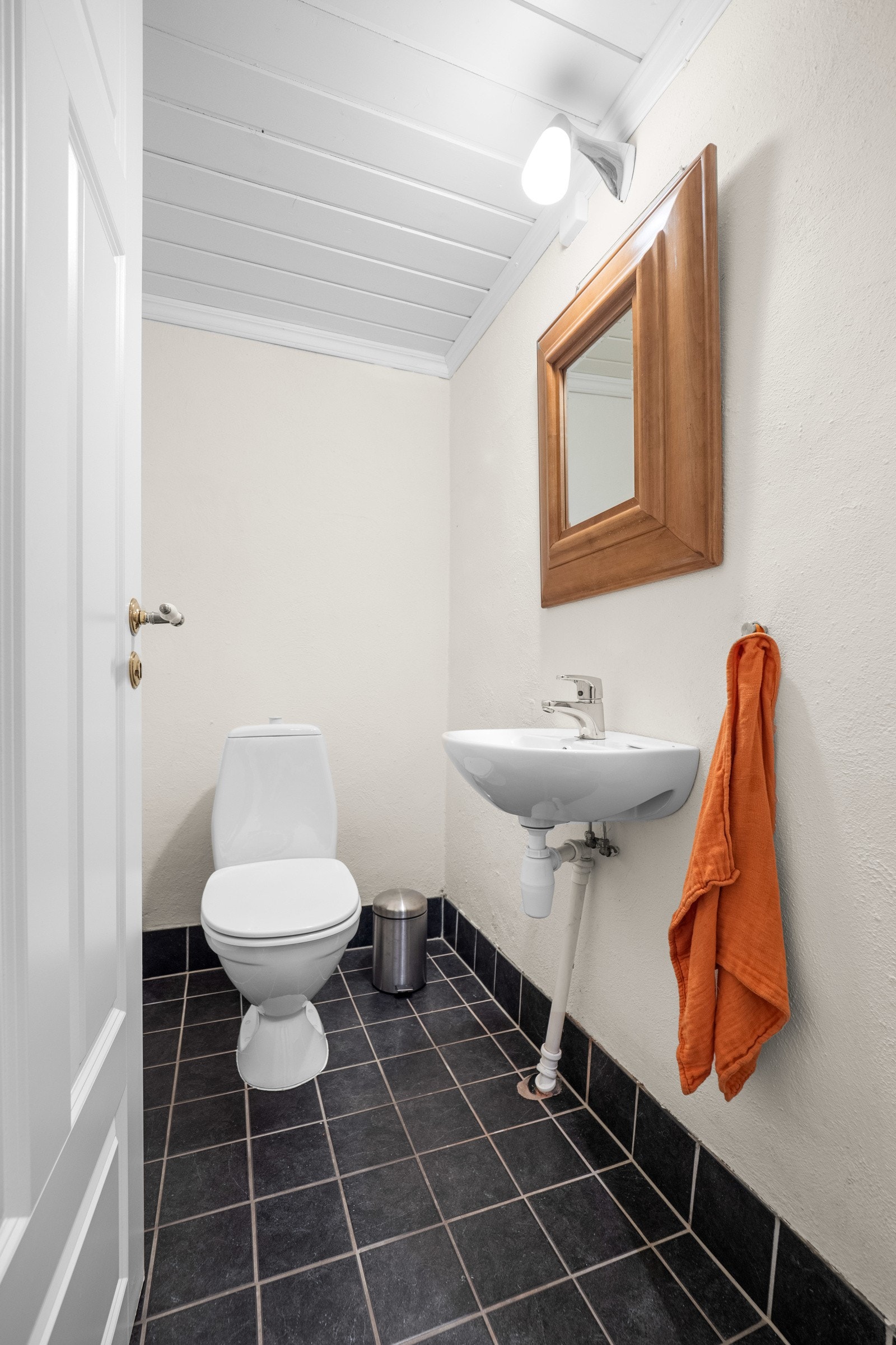 Separat wc i underetasjen Galleribilde