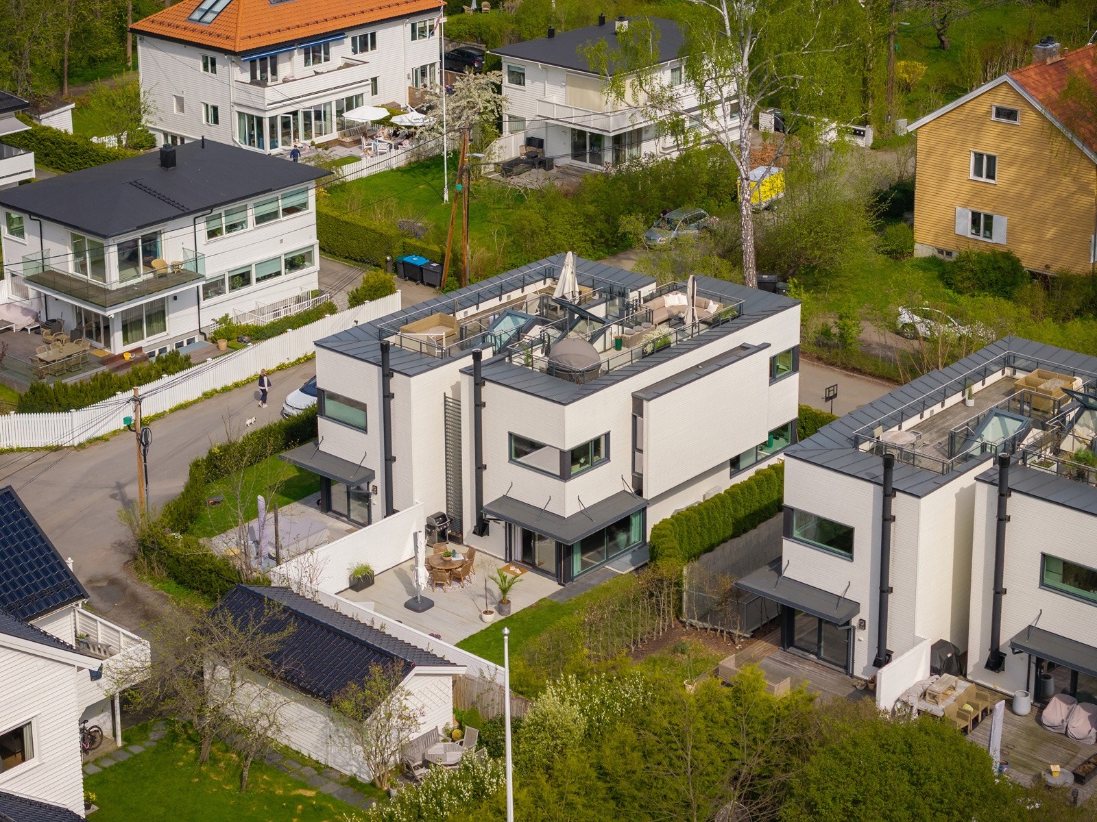 Eksklusiv og svært gjennomført enebolig fra 2016 med gjennomgående god standard. Galleribilde