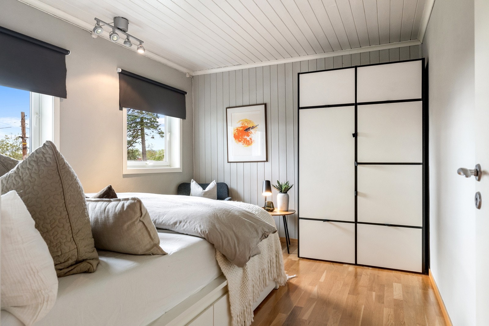 Soverom IIIII(byggemeldt som hobbyrom) ligger i underetasjen og er stort med plass til dobbeltseng, garderobe, skrivebord etc Galleribilde