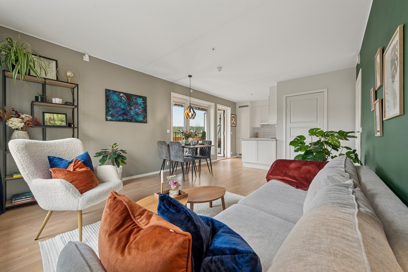 Leiligheten har en fin planløsning og holder god standard. Galleribilde
