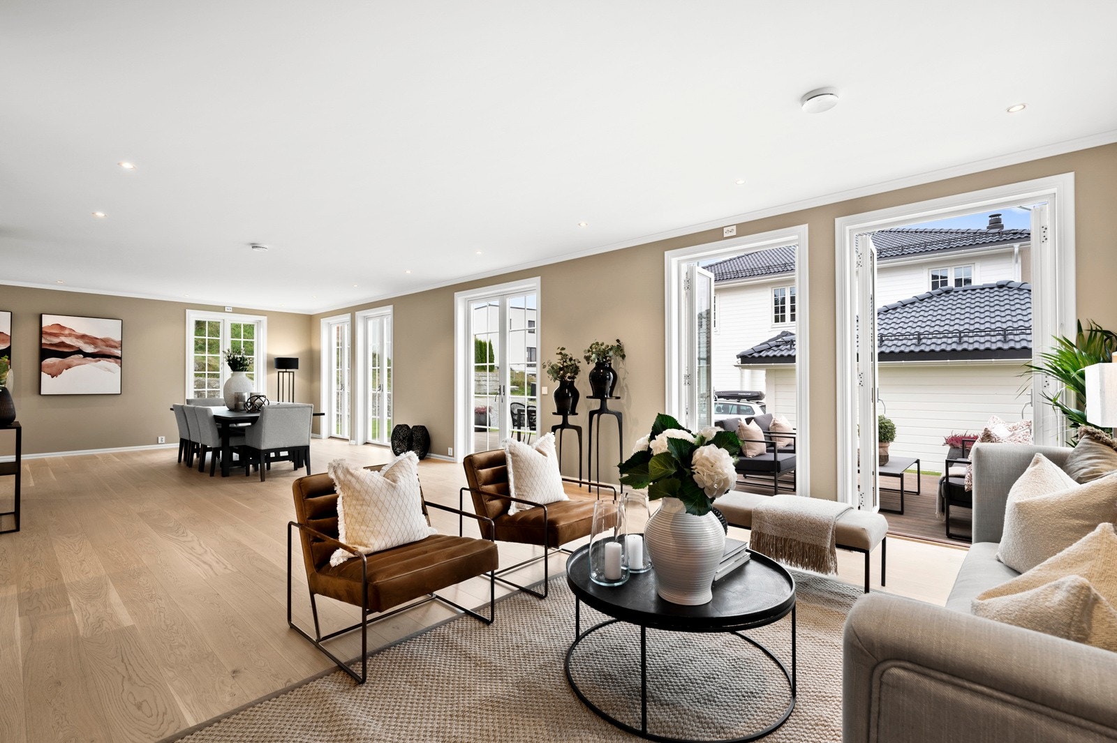 Bilde tatt i tidligere ferdigstillet og møblert bolig med tilsvarende planløsning. Galleribilde