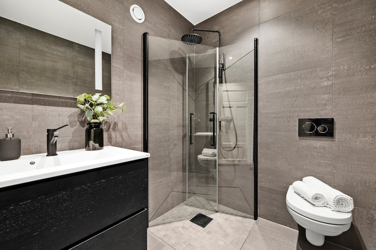 Bad/wc i tilknytning til barnerommene. Galleribilde