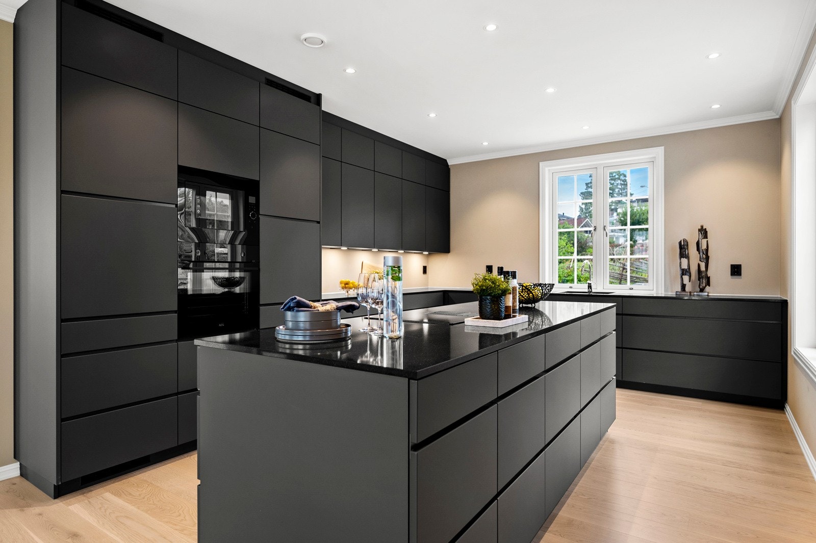 Bilde tatt i tidligere ferdigstillet og møblert bolig med tilsvarende planløsning. Galleribilde