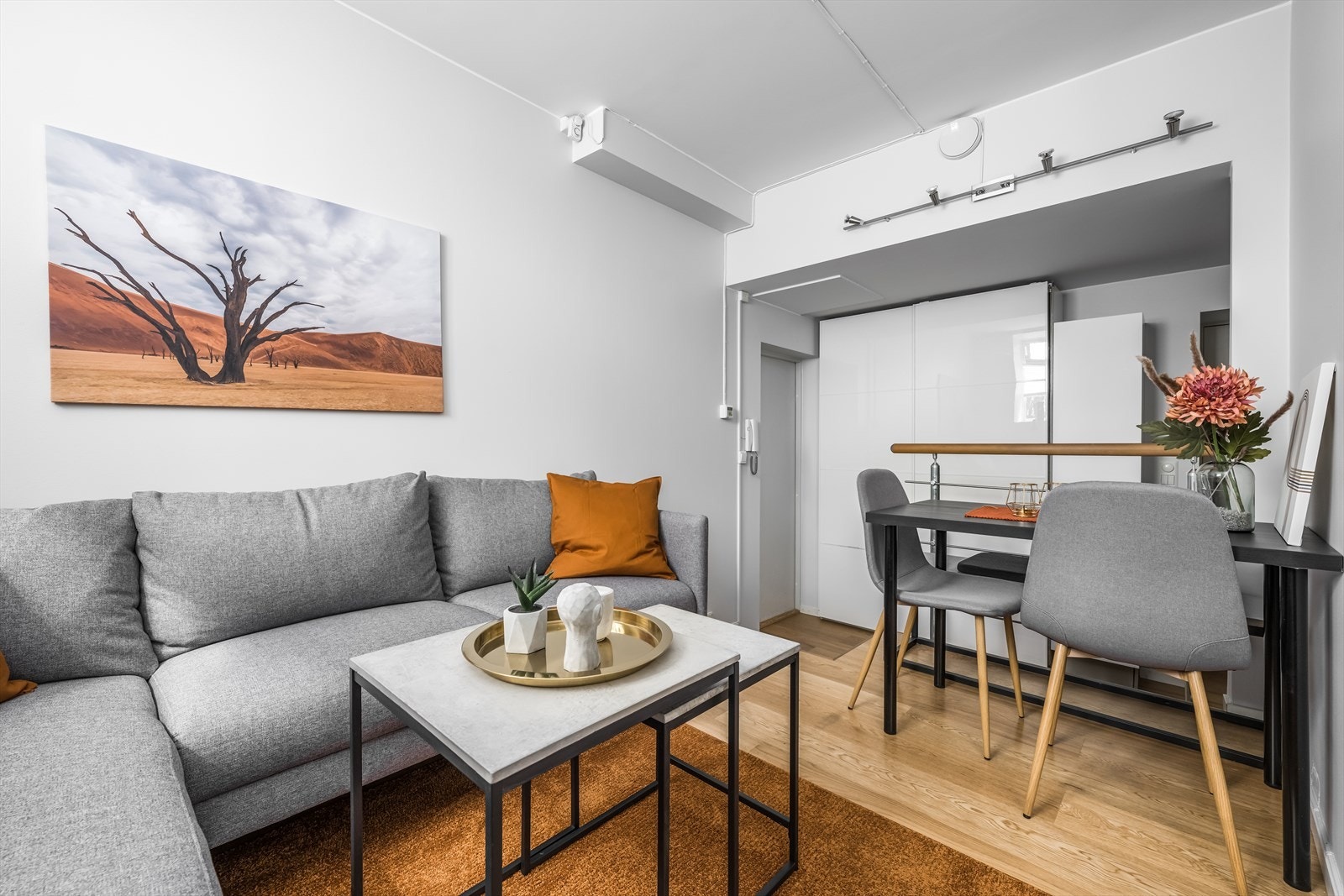 Her er det garderobeløsning i entreen. Galleribilde