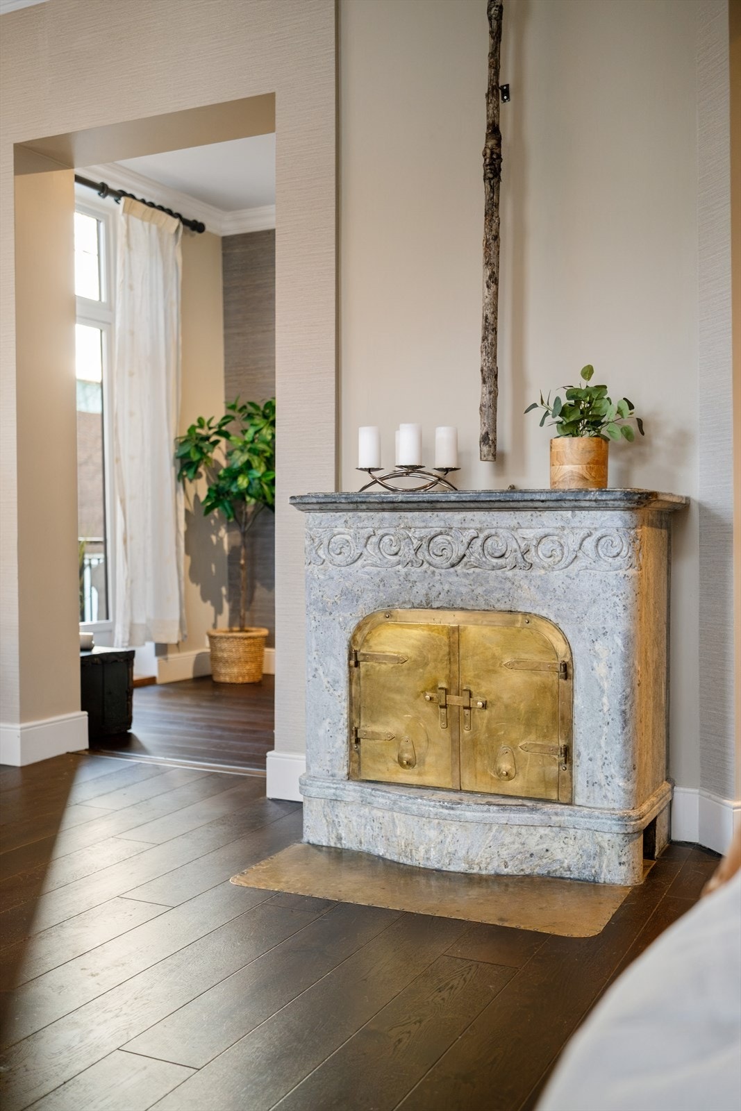 Peis i stue som gir ekstra varme og stemning i vinterhalvåret Galleribilde