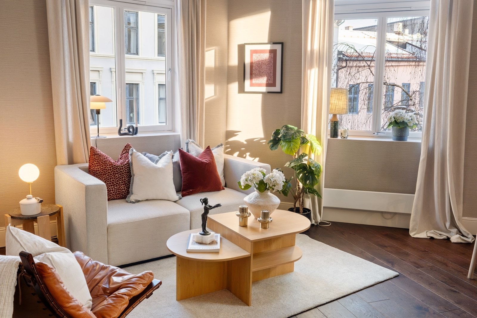 Godt med oppbevaring med to boder - én i kjeller og én på loft Galleribilde