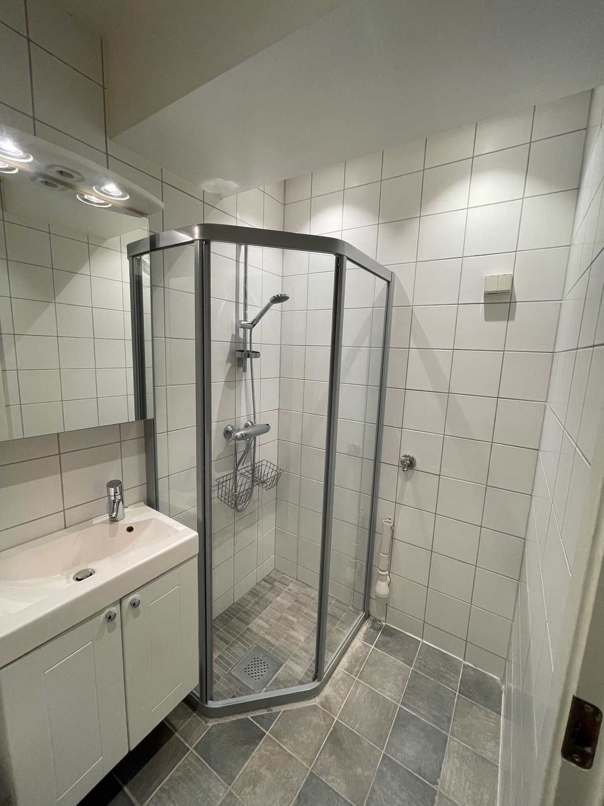 Bad med opplegg til vaskemaskin Galleribilde