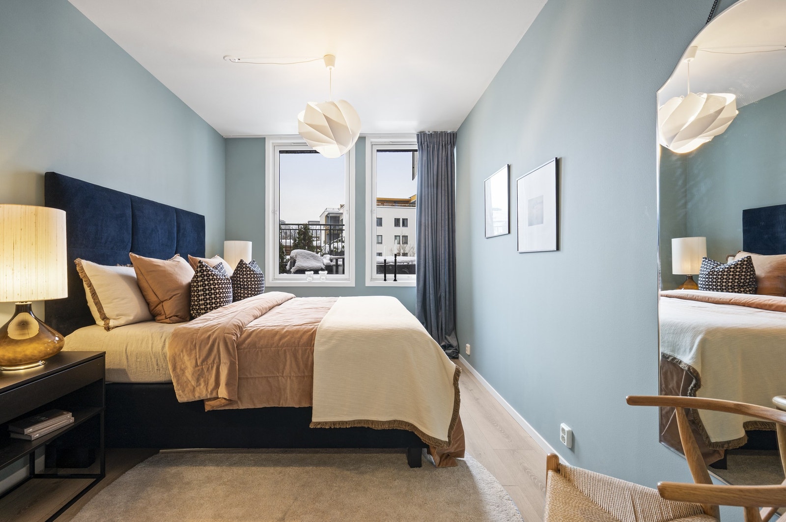 Soverommet er av god størrelse med plass til dobbeltseng og tilhørende møblement. Galleribilde