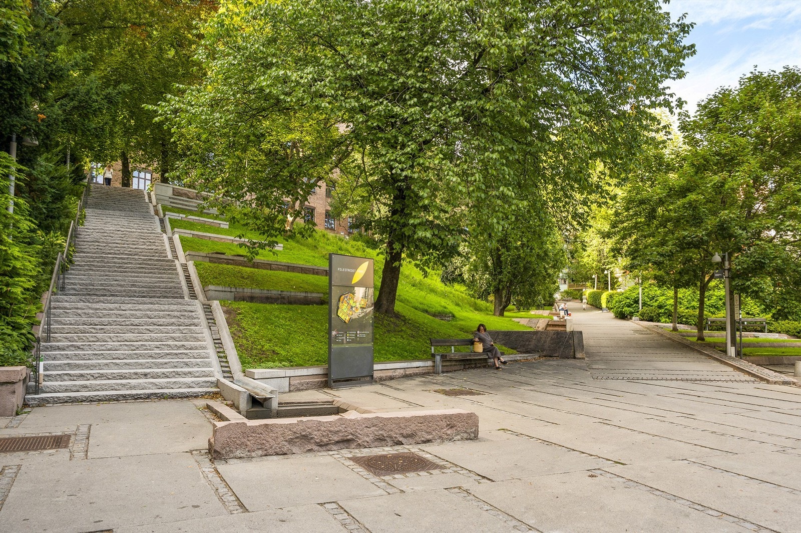 En kort spasertur tar deg til St. Hanshaugen med sine populære spisesteder og kafeer. Galleribilde