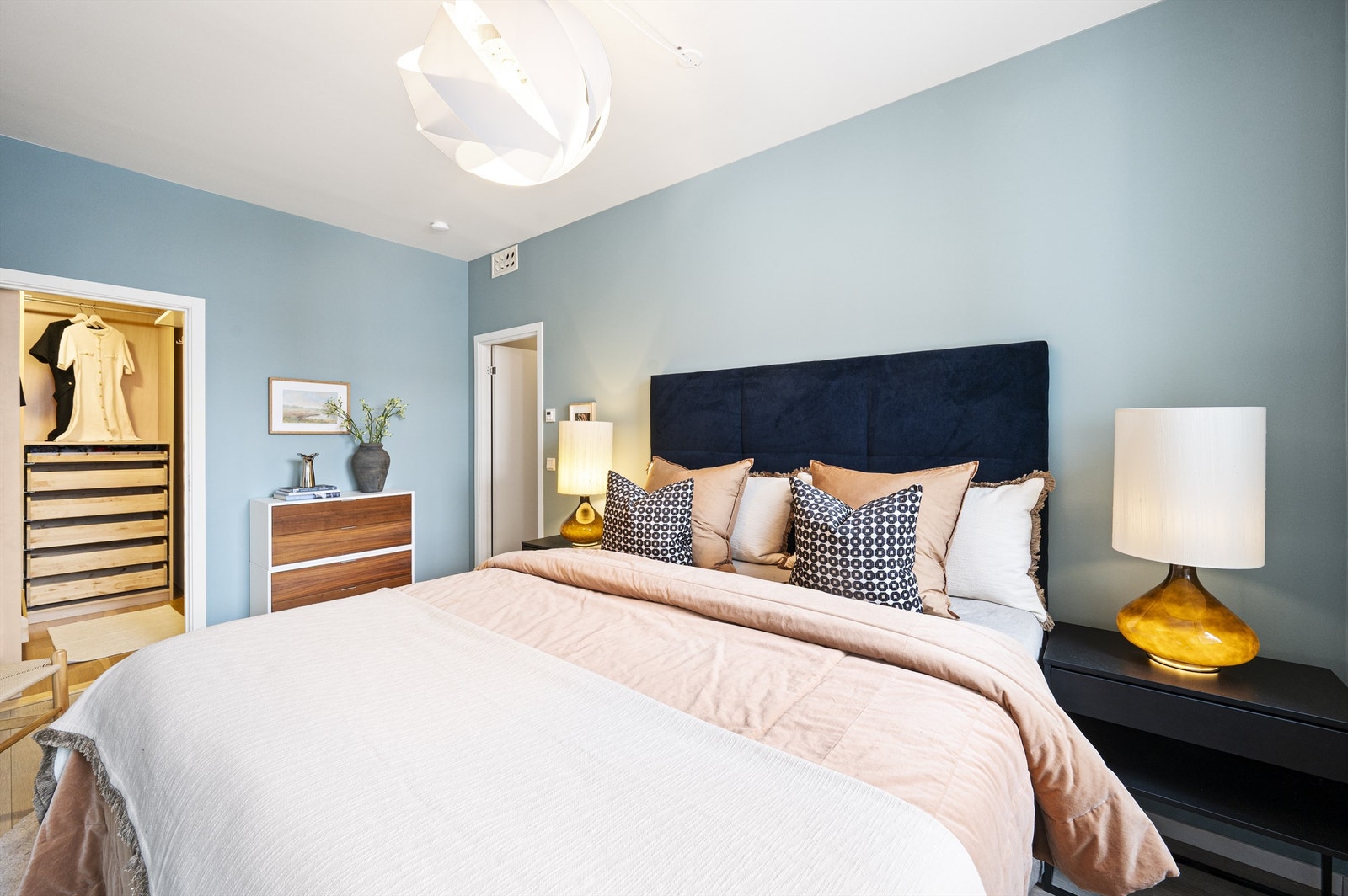 Fra soverommet er det direkte tilgang til en praktisk, intern bod. Galleribilde