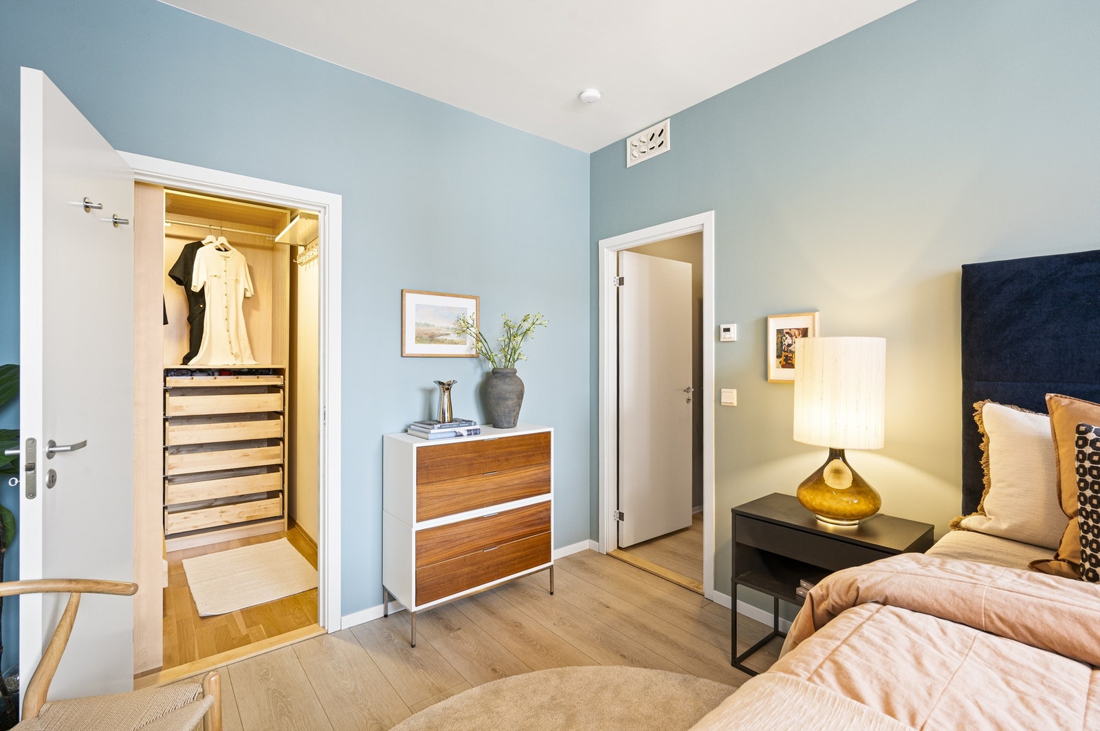 Den interne boden gir utmerkede oppbevaringsmuligheter for klær og utstyr. Galleribilde