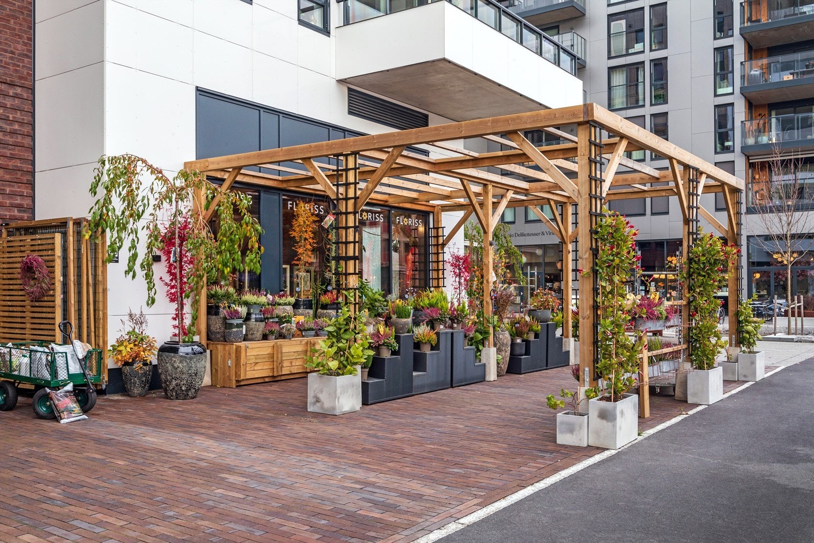 I gangavstand fra leiligheten har du et rikt og bredt servicetilbud. Galleribilde