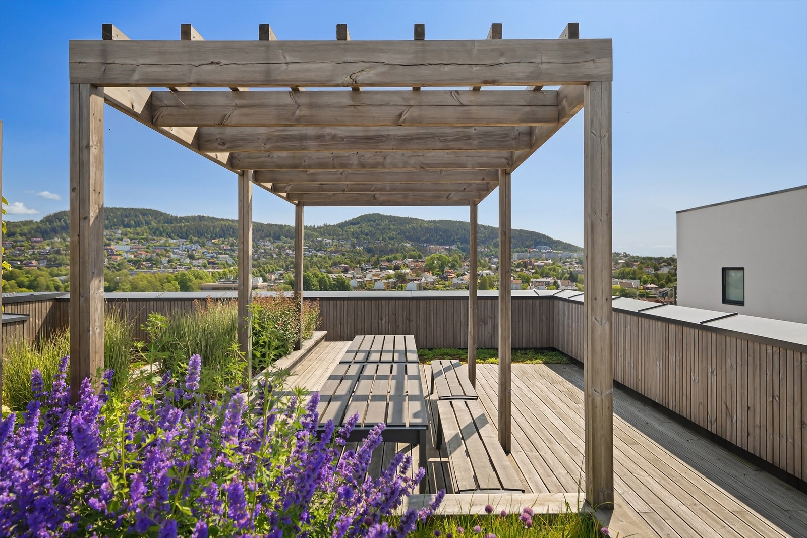 Nydelig felles takterrasse med heisadkomst. Galleribilde