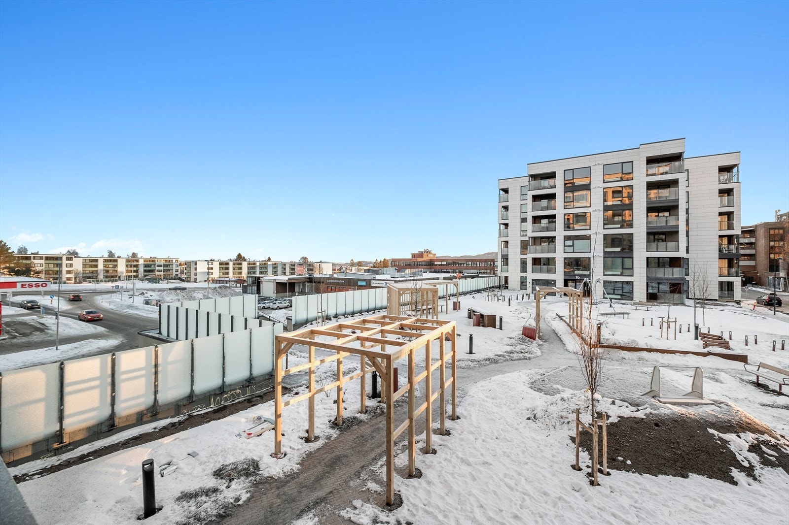 Fra balkong og stue har du en fin utsikt Galleribilde