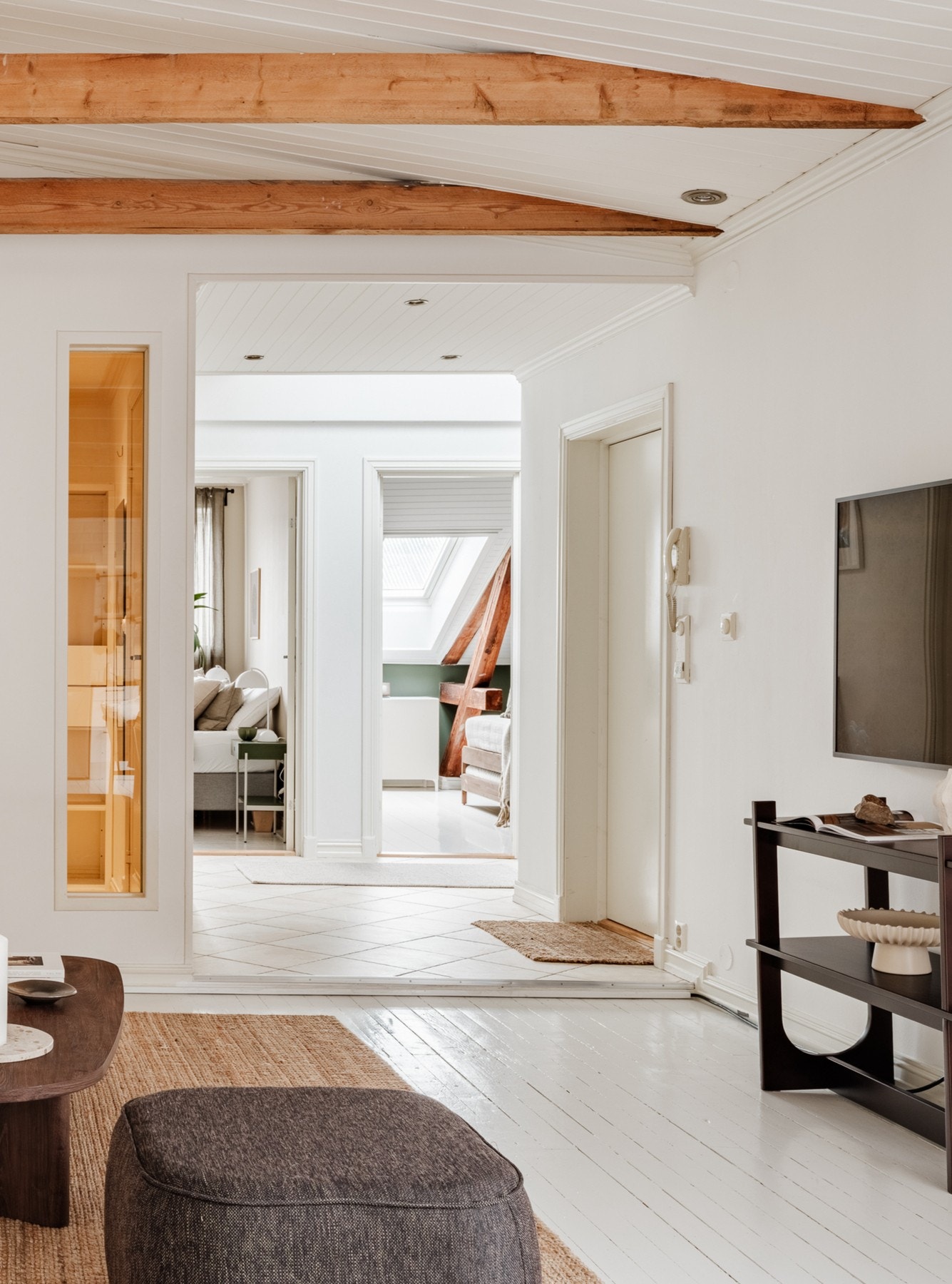 Boligens to soverom ligger praktisk til vegg i vegg med hverandre. Galleribilde