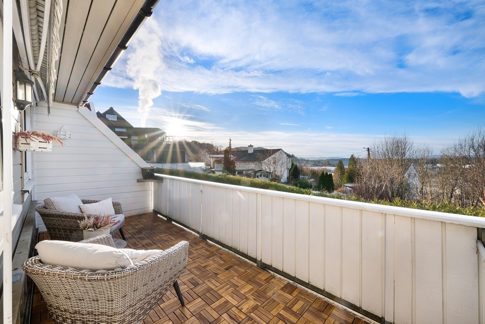 Vestvendt balkong med gode solforhold Galleribilde