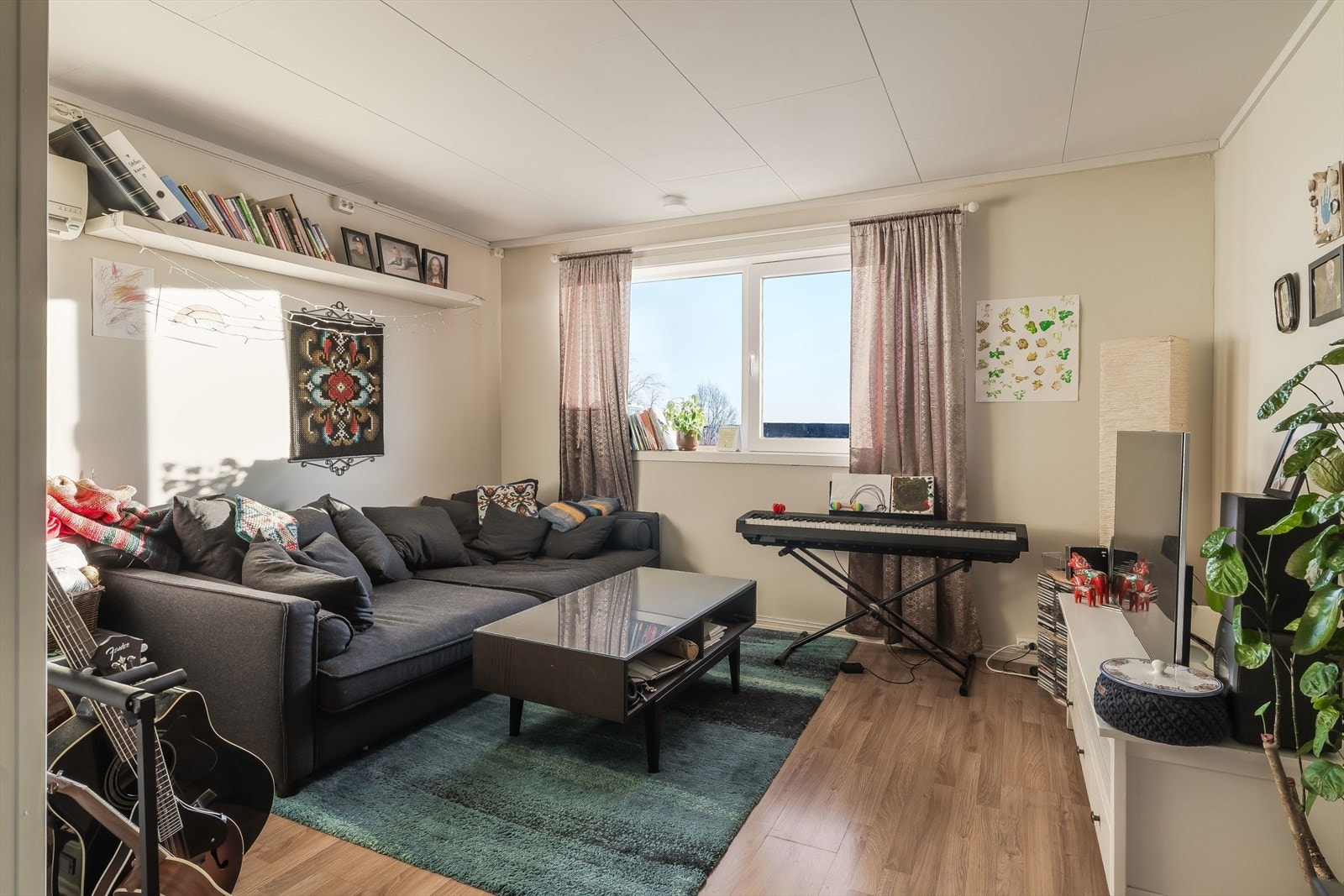 Utleiedel: Stue/kjøkken er på ca. 19 kvm. Galleribilde