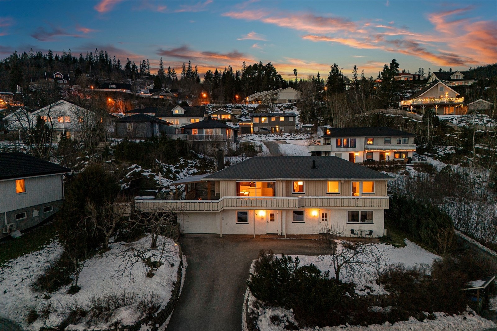 Aktiv Eiendomsmegling v/Thomas Lerstagrind har gleden av å presentere Trønaveien 15! Foto: Vidar Alvik v/ Grattis foto. Galleribilde