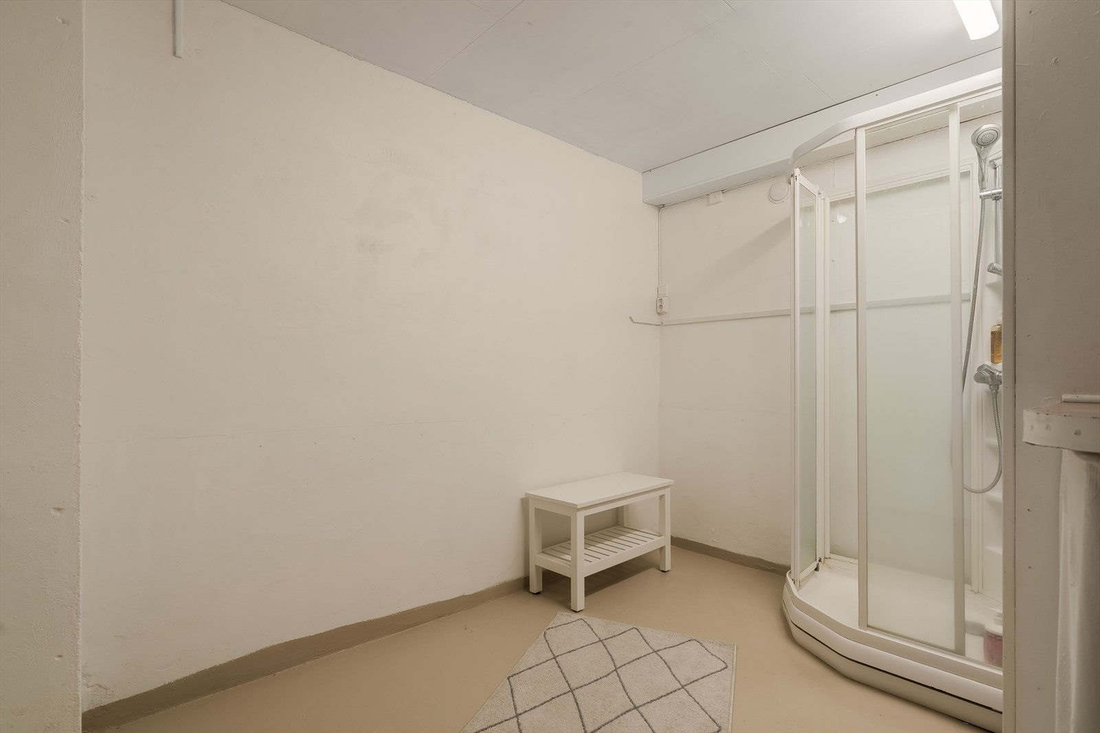 Bod som i dag er innredet med dusjkabinett. Galleribilde