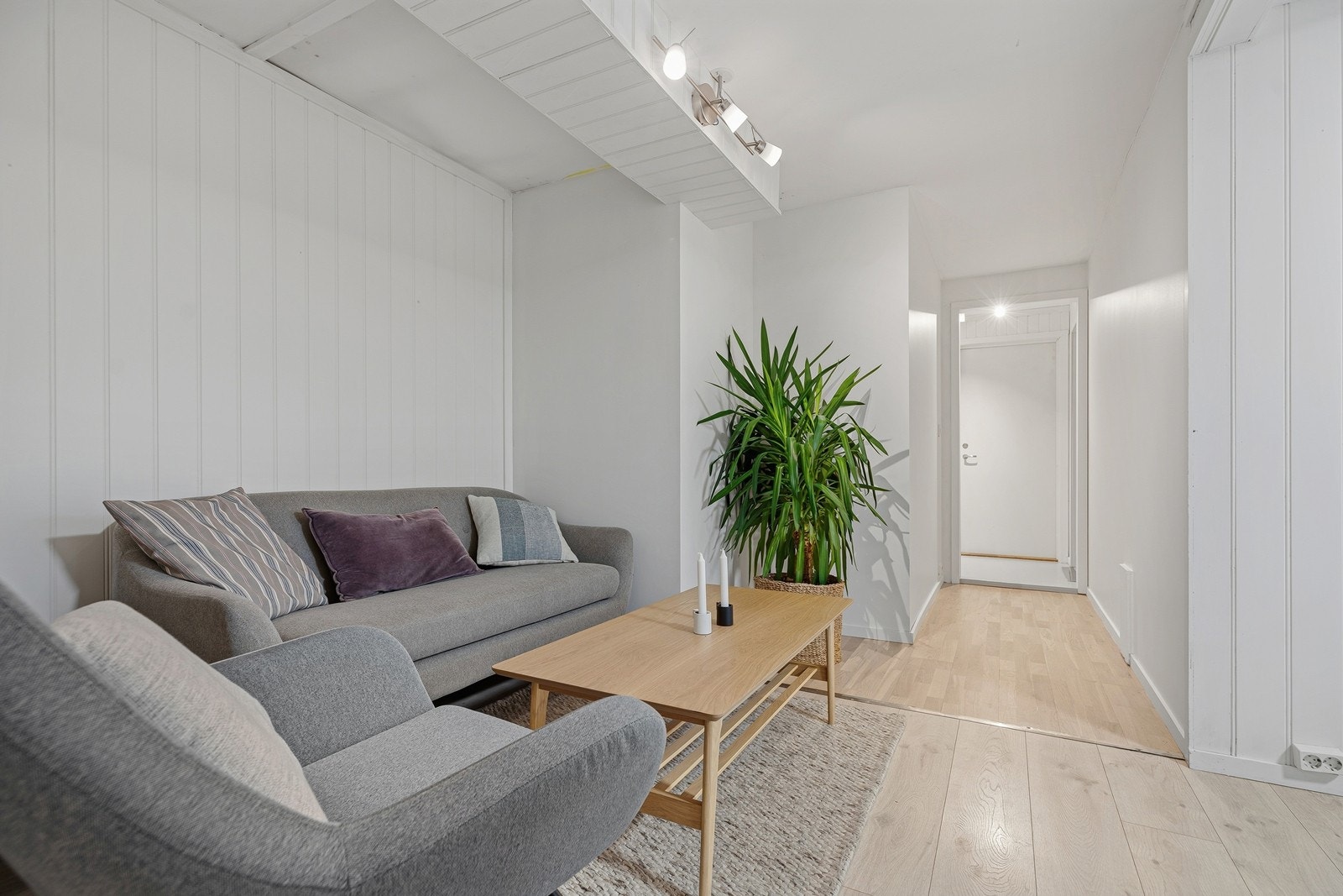 Hybelen har totalt to soverom, stue/kjøkken og bad. Galleribilde