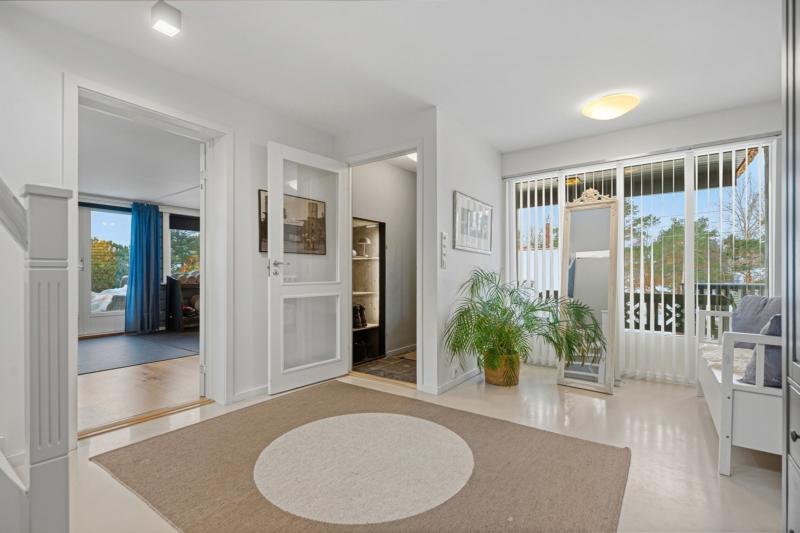 Til venstre er det inngang til boligens 3. stue. Galleribilde