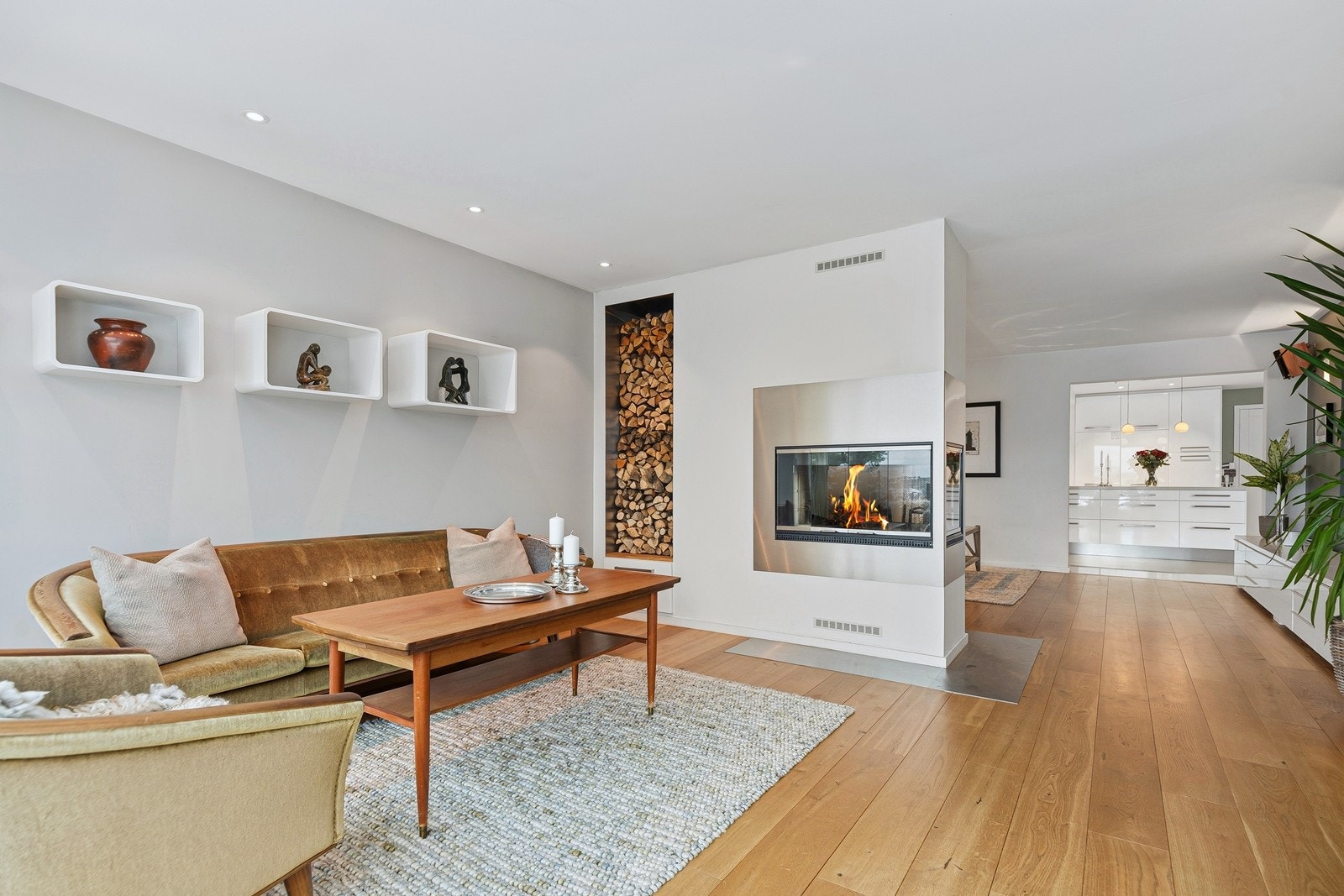 Det er en egen nisje til ved og som står i stil til resten. Galleribilde