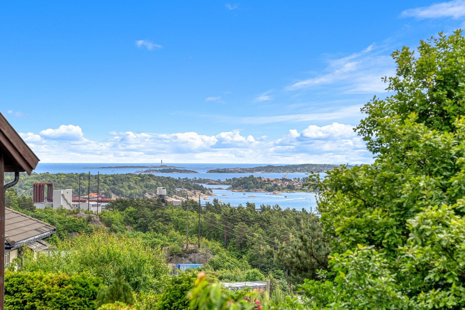 Fra boligen er det en hyggelig sjøutsikt som du ikke blir lei av! Galleribilde