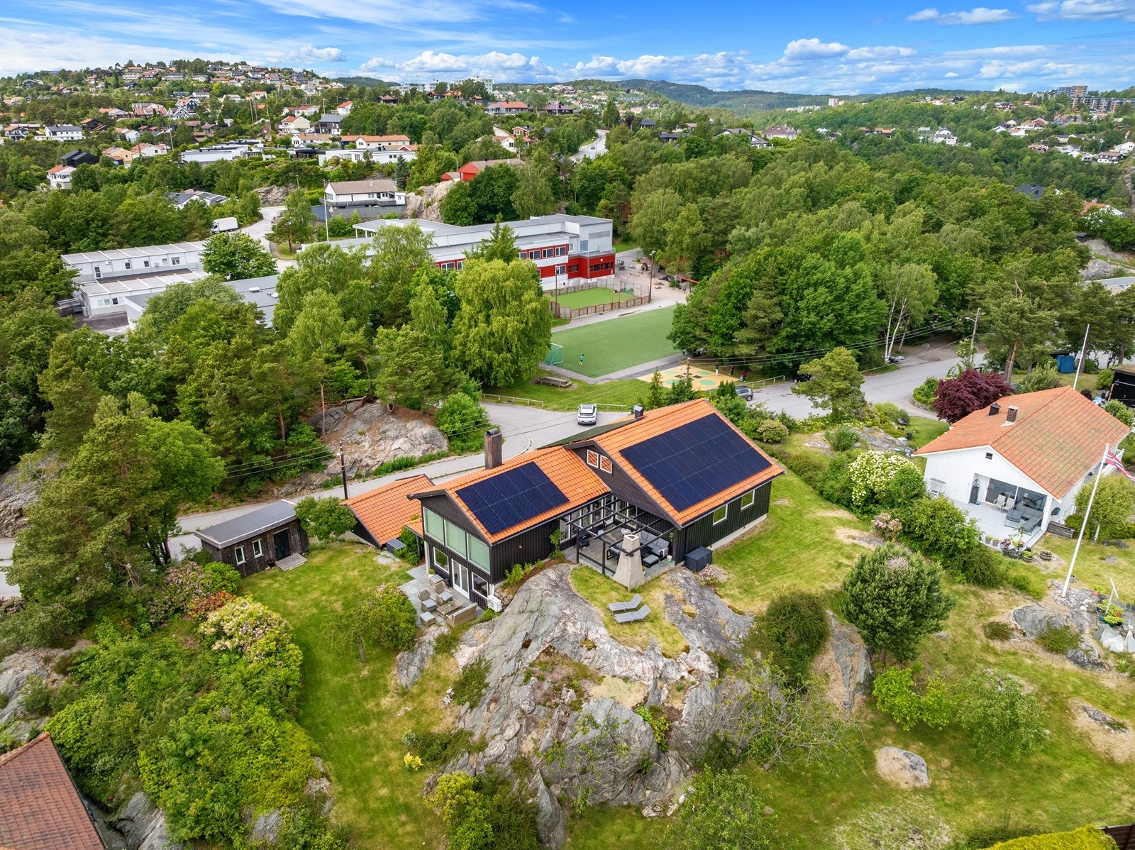 Boligen ble gjennomgående oppusset i 2010/2011 og i 2023 ble det satt inn nytt solcelleanlegg på tak. Galleribilde