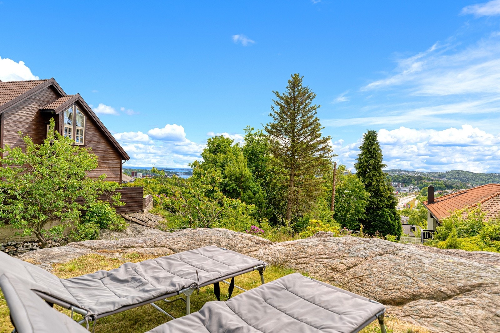 Flotte omgivelser og utsikt fra boligen. Galleribilde