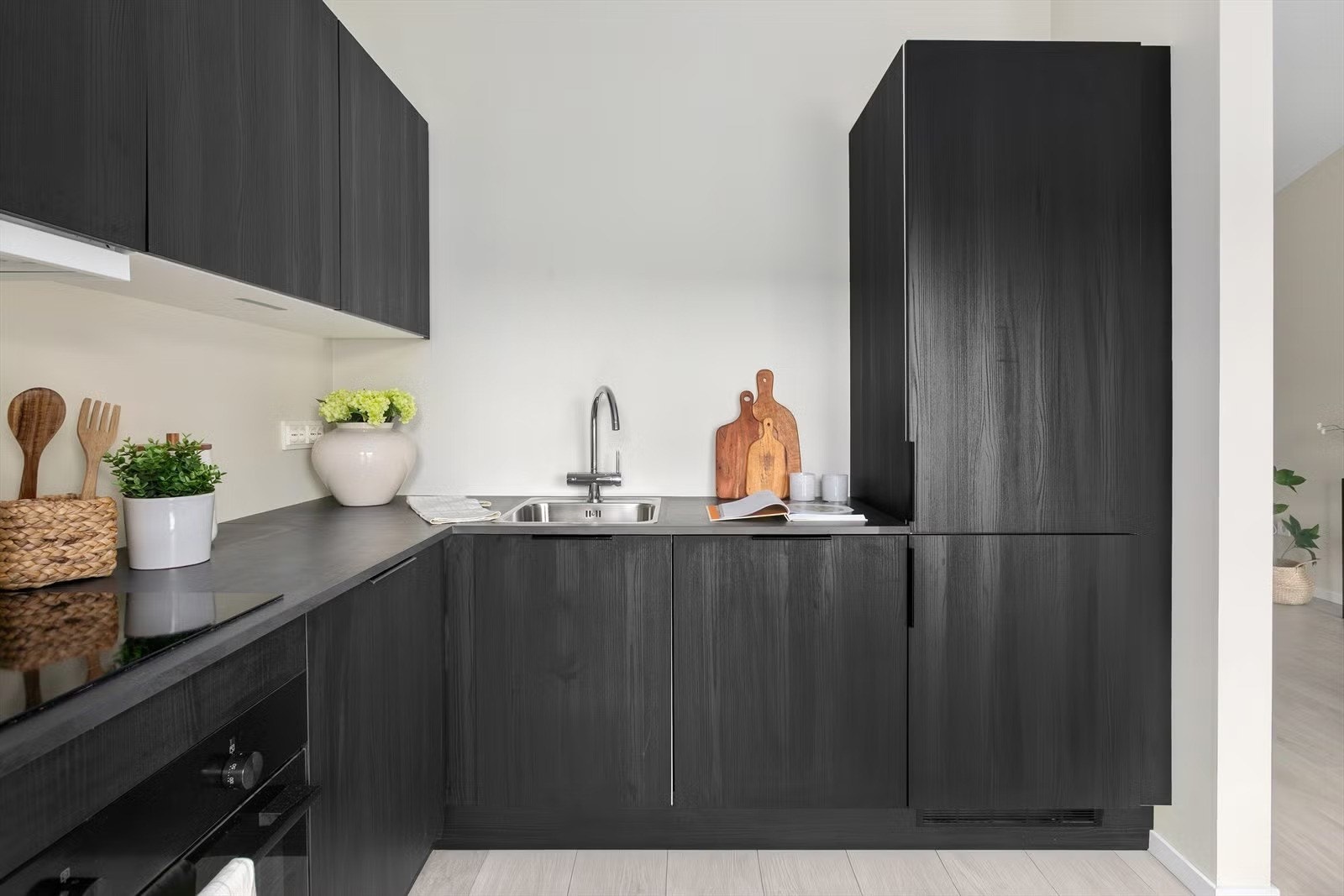 Kjøkken med integrerte hvitevarer Galleribilde