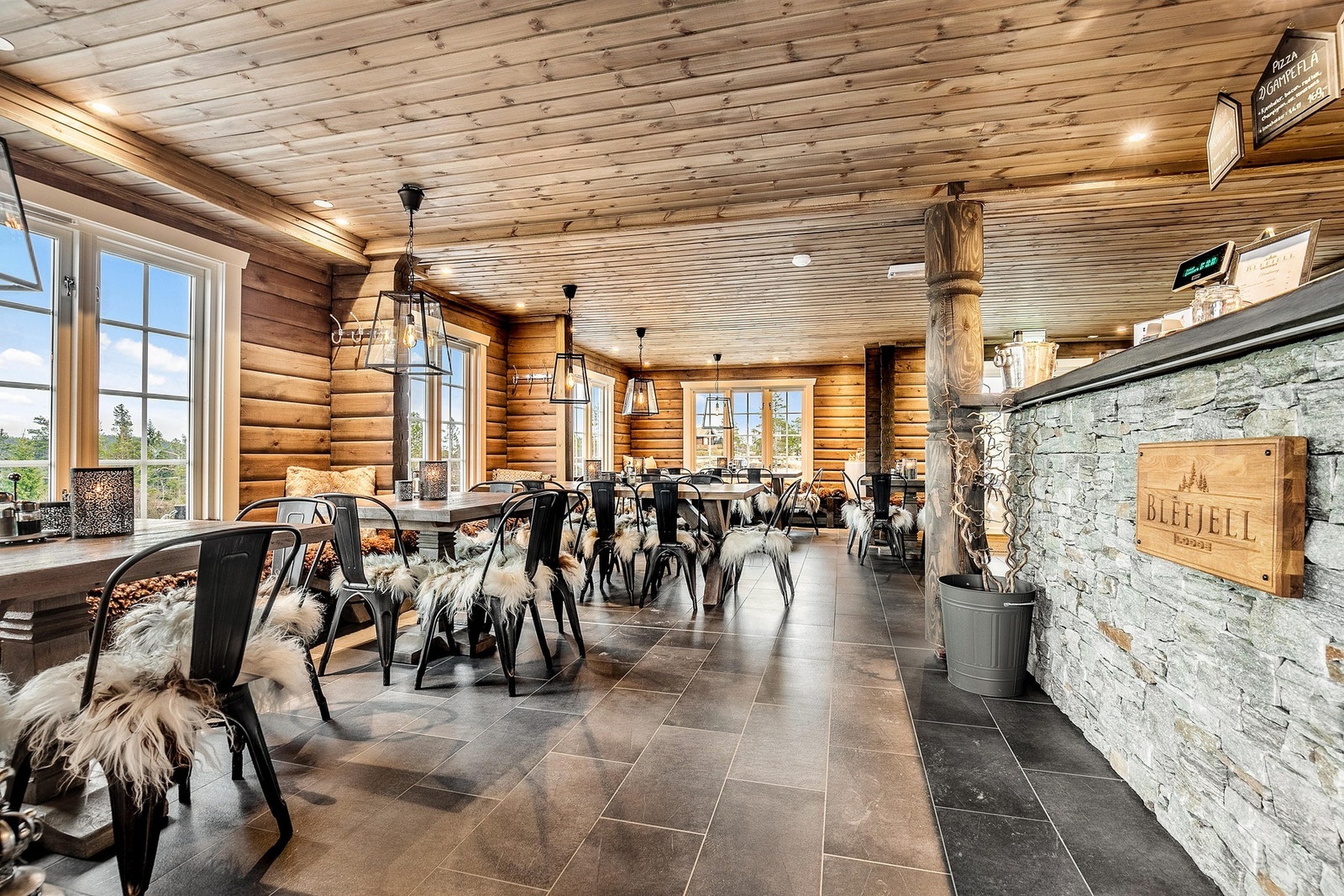 Inne på Blefjell Lodge. Galleribilde