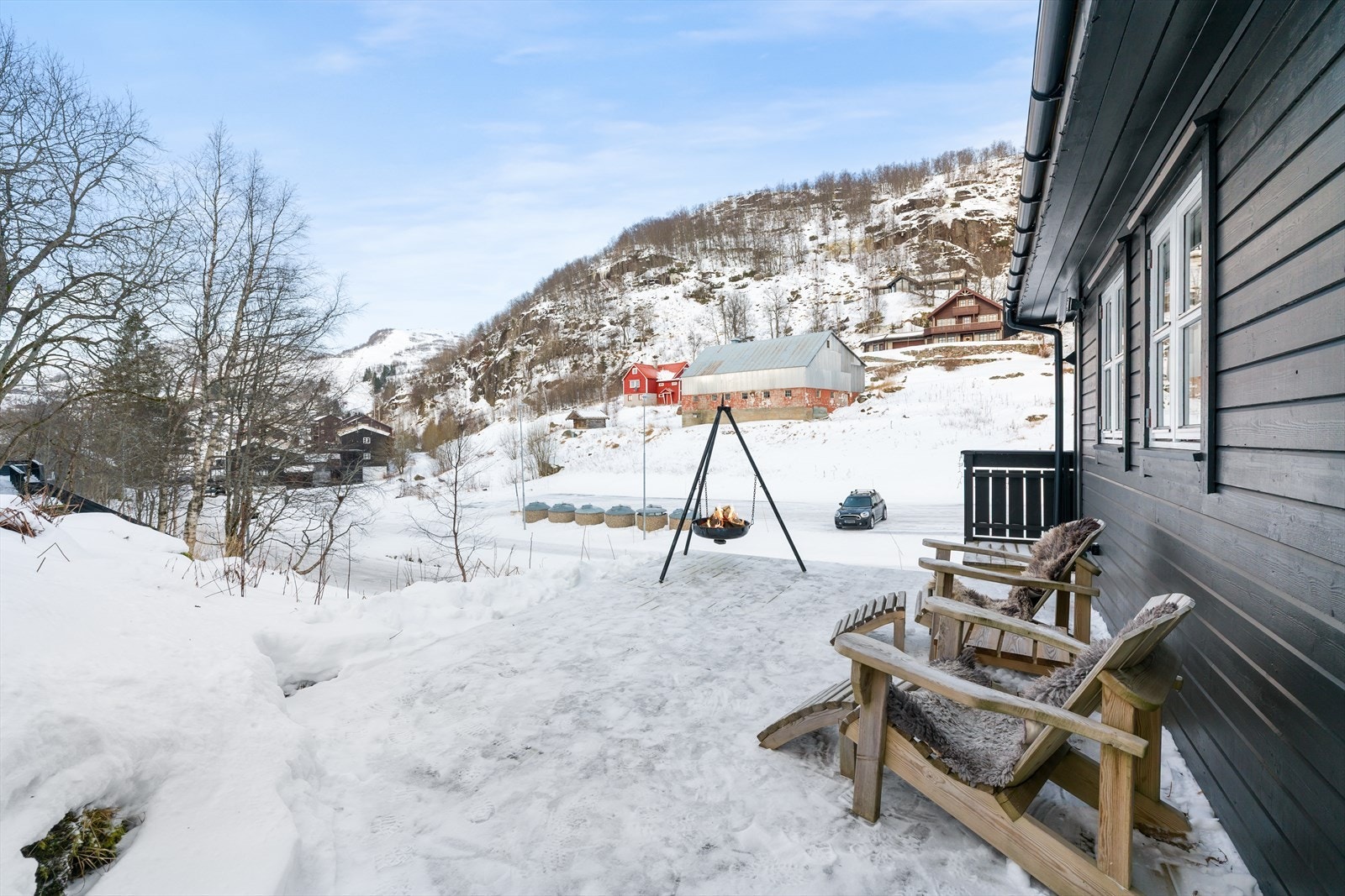 Terrasse rundt hytta Galleribilde