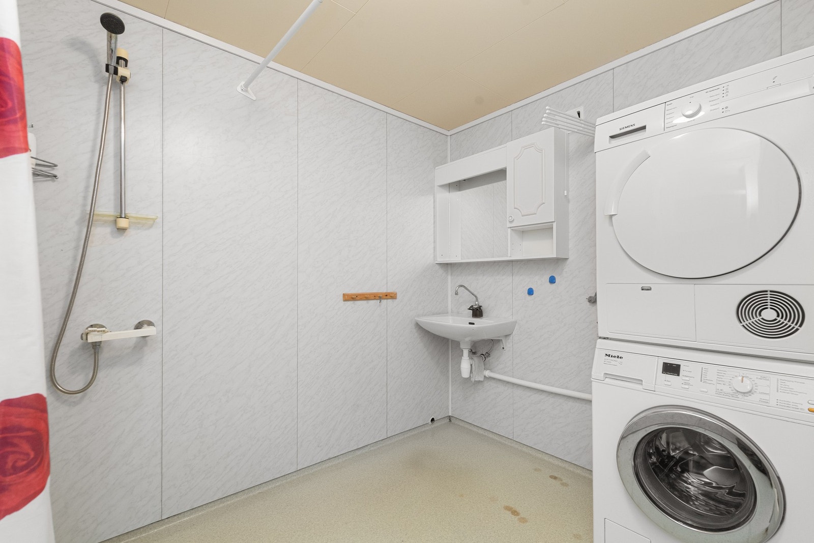 Praktisk vaskerom/bad. Galleribilde