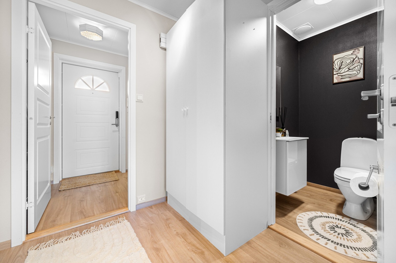 Praktisk toalettrom i første etasje Galleribilde