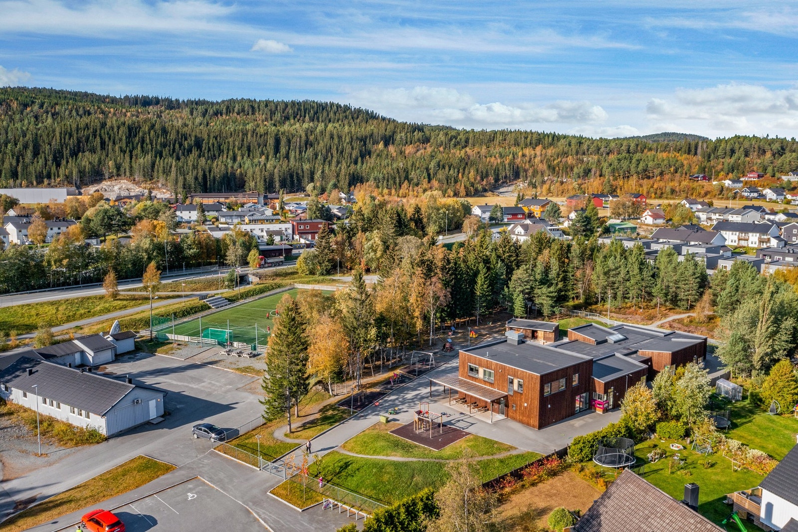 Eldre dronefoto av nabolaget Galleribilde